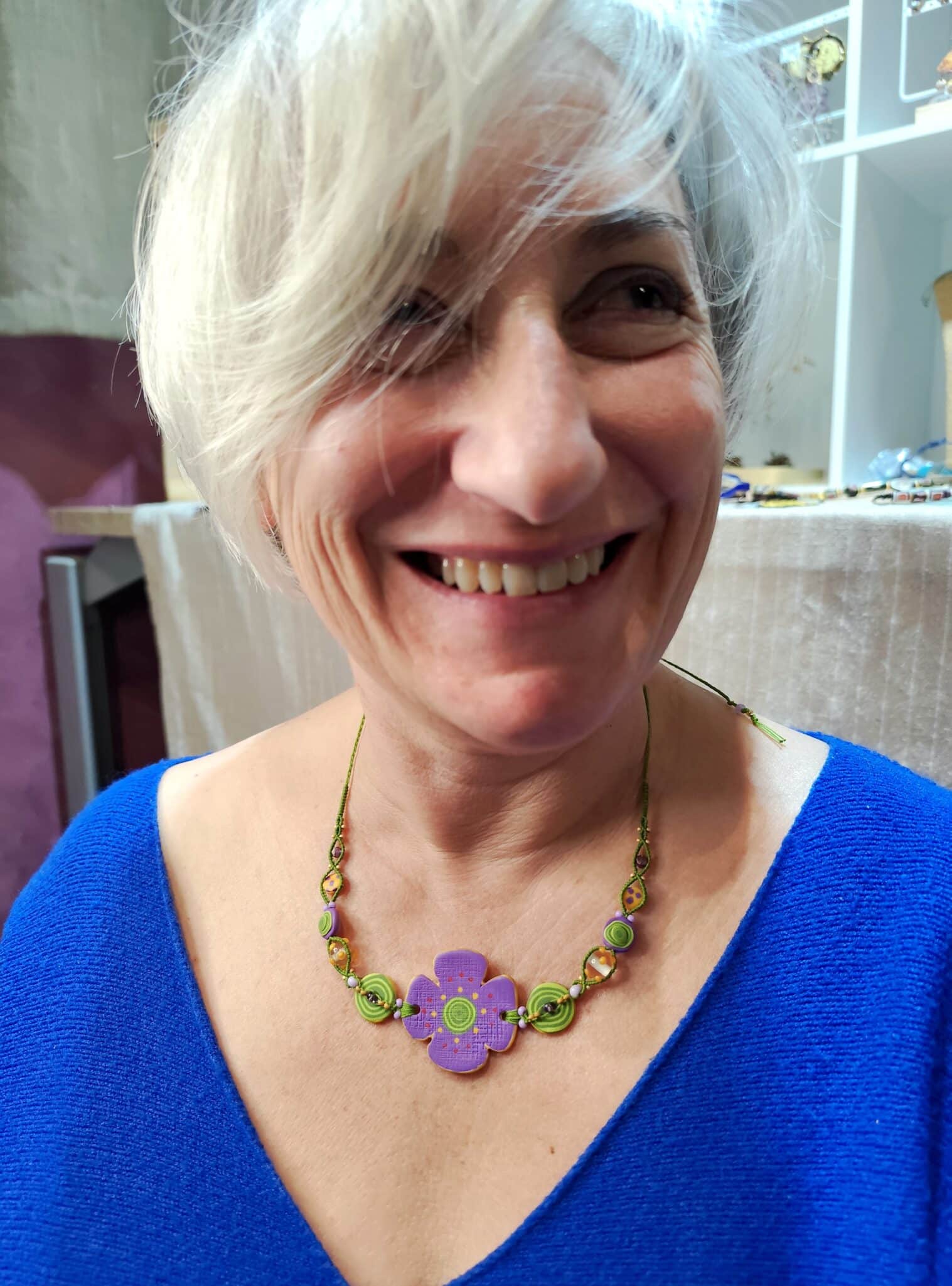 collier fleur en argile polymère réglable avec perles artisanales pois libre bijou modulable
