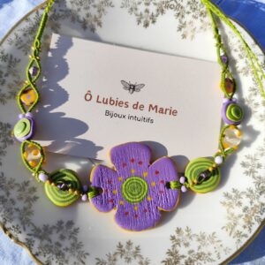 collier fleur en argile polymère réglable avec perles artisanales pois libre bijou modulable