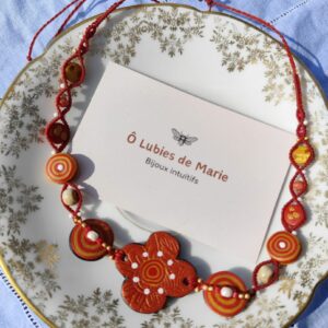 collier fleur argile polymère pois libre bijou artisanal