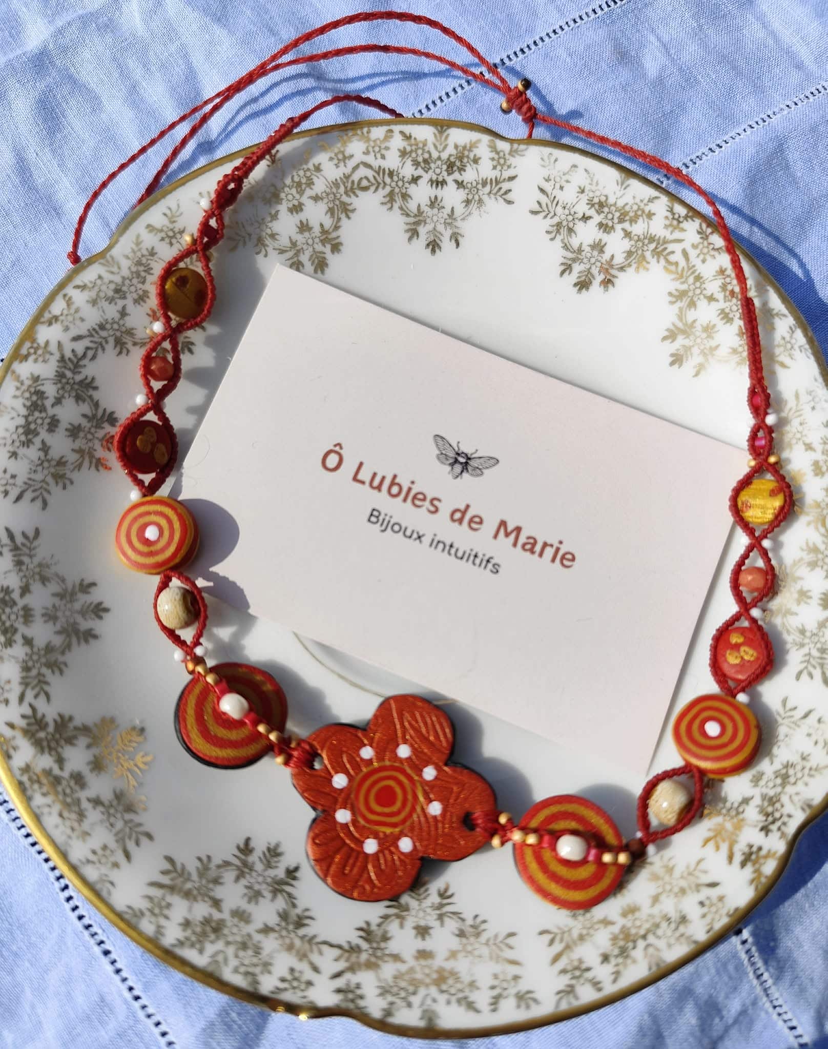 collier fleur argile polymère pois libre bijou artisanal