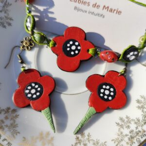 parure fleur pois libre argile polymère bracelet réglable boucles d’oreilles artisanales colorées