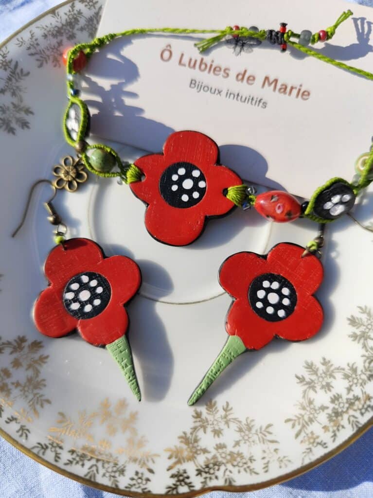 parure fleur pois libre argile polymère bracelet réglable boucles d’oreilles artisanales colorées