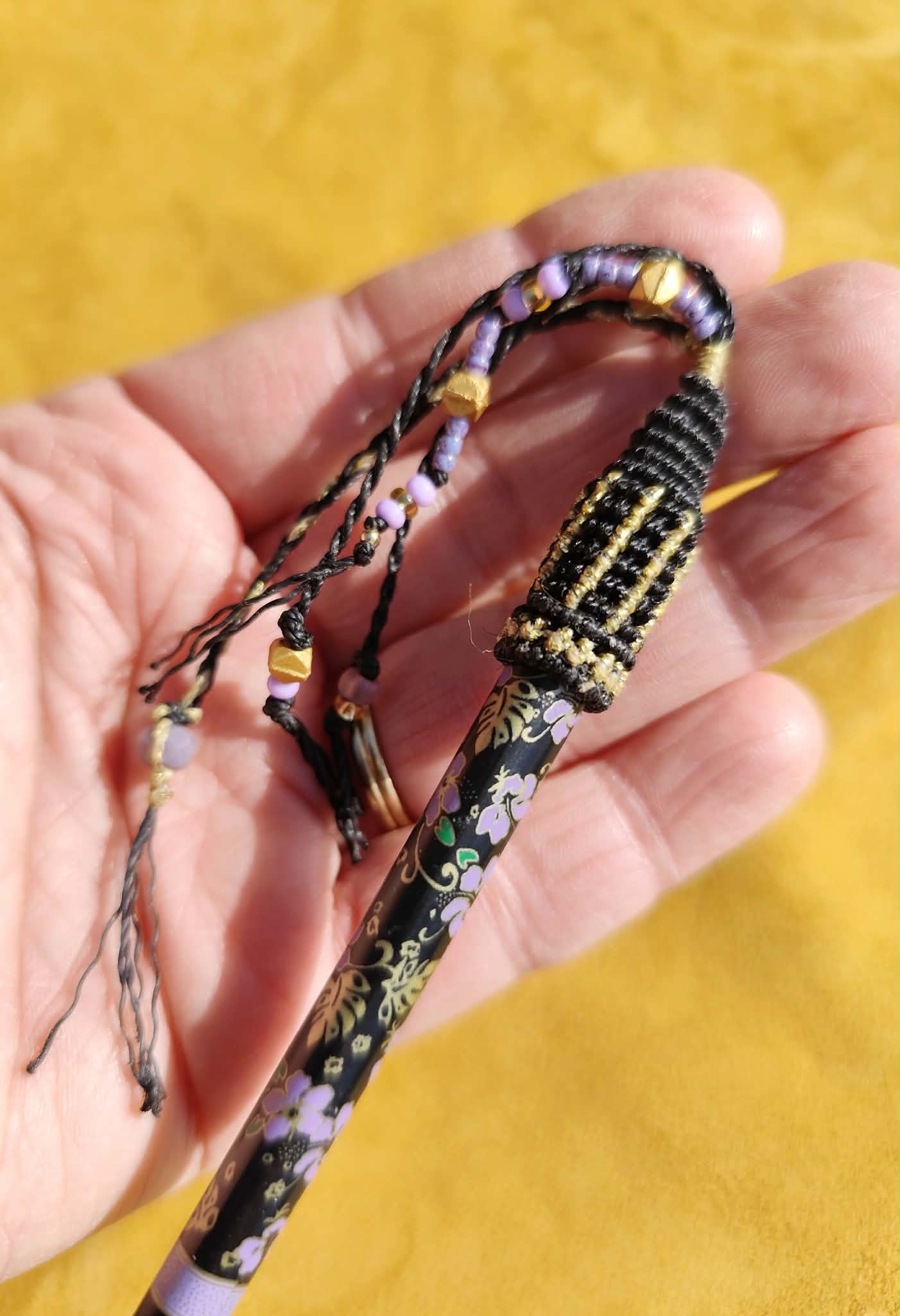 Pic à cheveux gris-gris en baguette chinoise et tissage