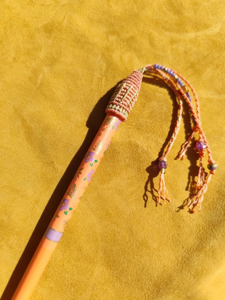 Pic à cheveux gris-gris en baguette chinoise et tissage