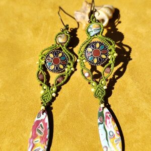 boucles d’oreilles macramé vert argile polymère rosace bronze longues bohème colorées
